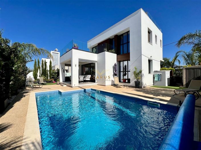 Image No.1-3 Bed Villa for sale