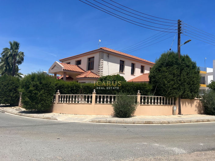 Image No.2-4 Bed House for sale