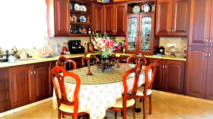 Image No.8-4 Bed House for sale