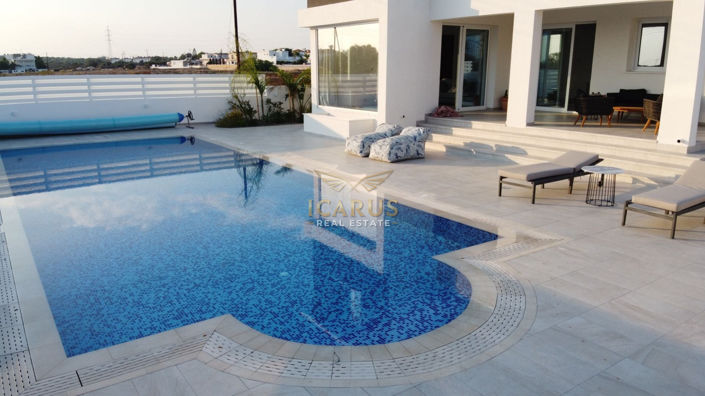 Image No.2-4 Bed House for sale