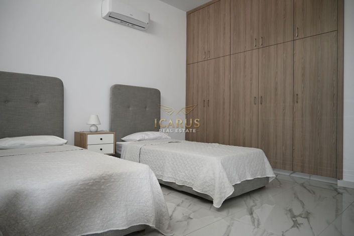Image No.25-4 Bed House for sale