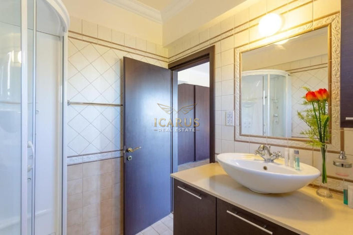 Image No.30-4 Bed House for sale