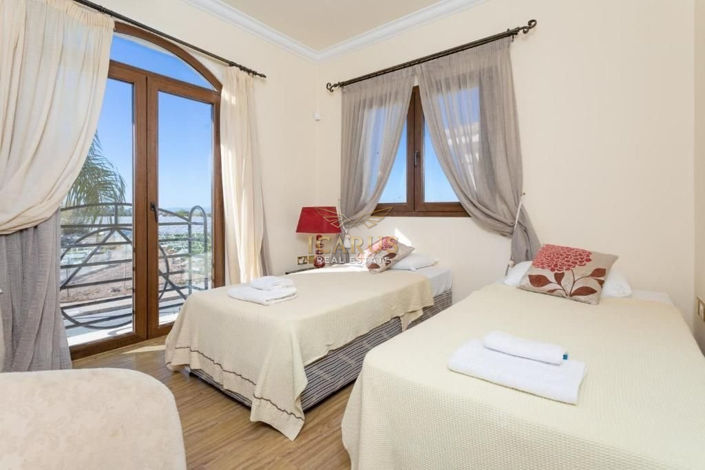 Image No.35-4 Bed House for sale