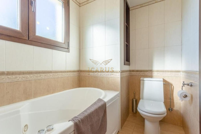 Image No.38-4 Bed House for sale