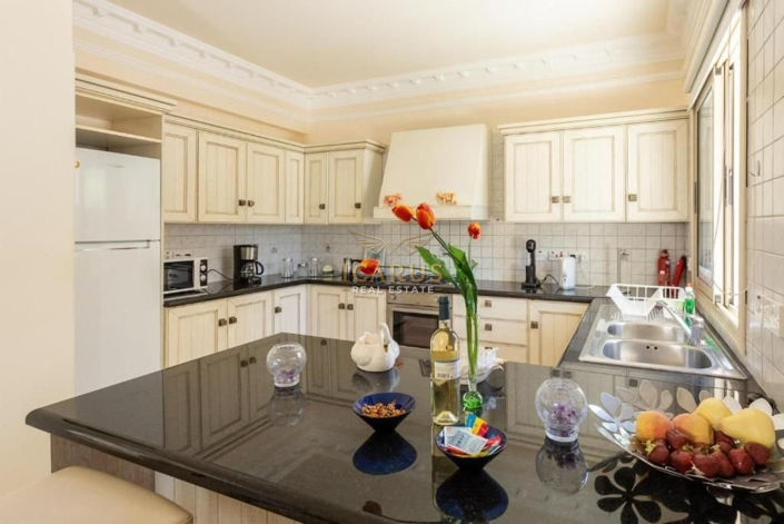 Image No.11-3 Bed House for sale