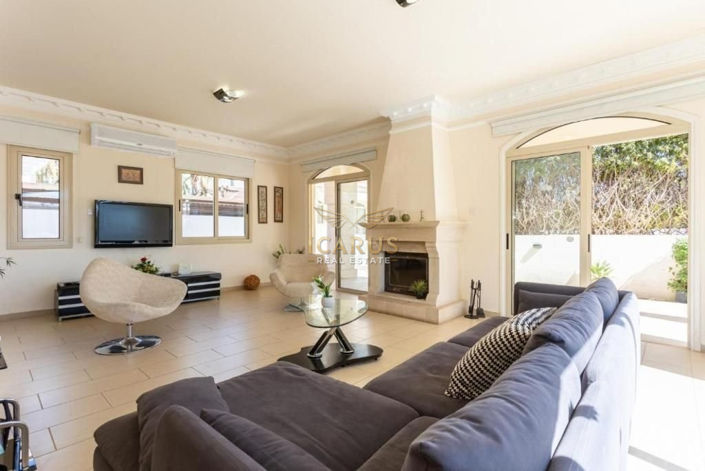 Image No.17-3 Bed House for sale