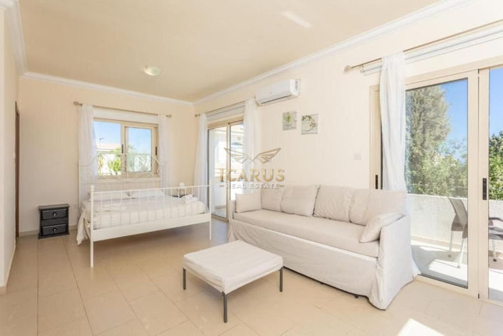 Image No.9-3 Bed House for sale