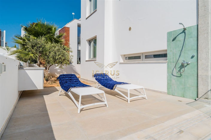 Image No.25-4 Bed House for sale