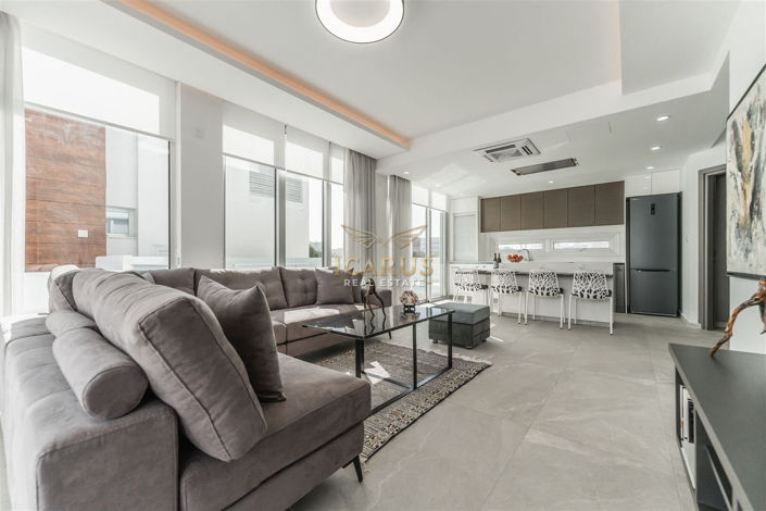 Image No.6-4 Bed House for sale