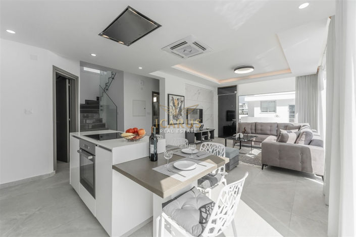 Image No.8-4 Bed House for sale
