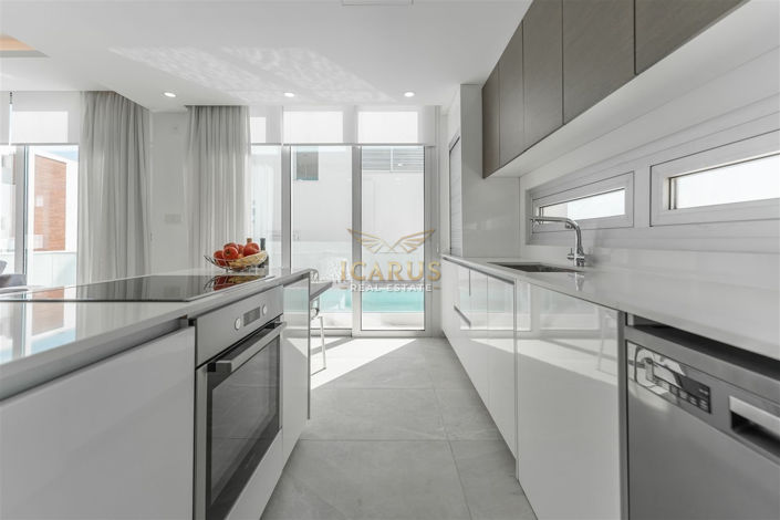 Image No.9-4 Bed House for sale