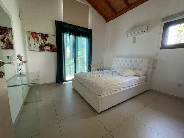 Image No.11-2 Bed House for sale