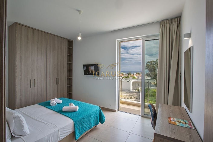 Image No.13-4 Bed House for sale