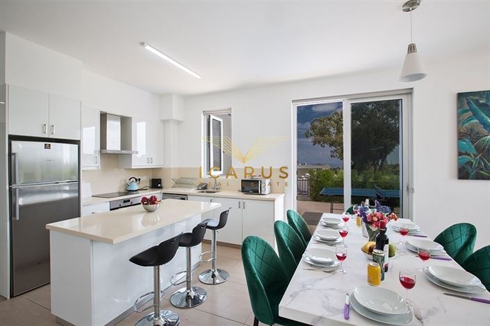 Image No.8-4 Bed House for sale