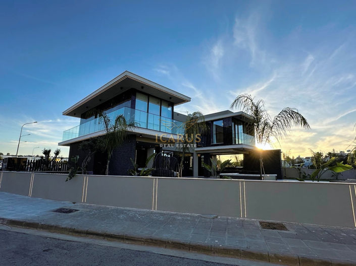 Image No.18-5 Bed House for sale