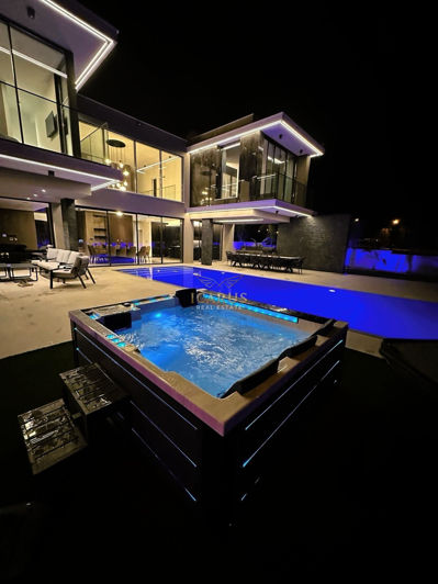 Image No.3-5 Bed House for sale