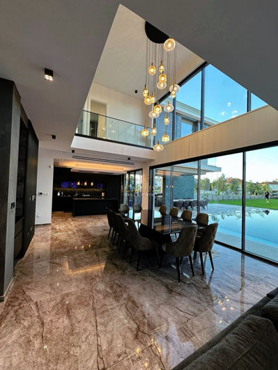 Image No.9-5 Bed House for sale