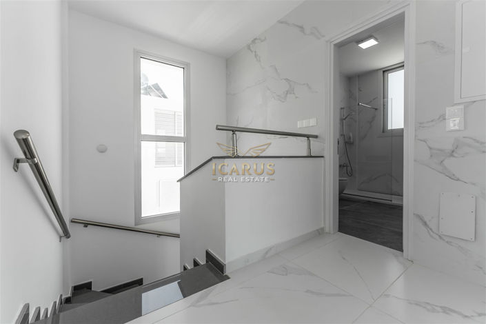 Image No.11-5 Bed House for sale