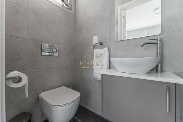 Image No.18-5 Bed House for sale