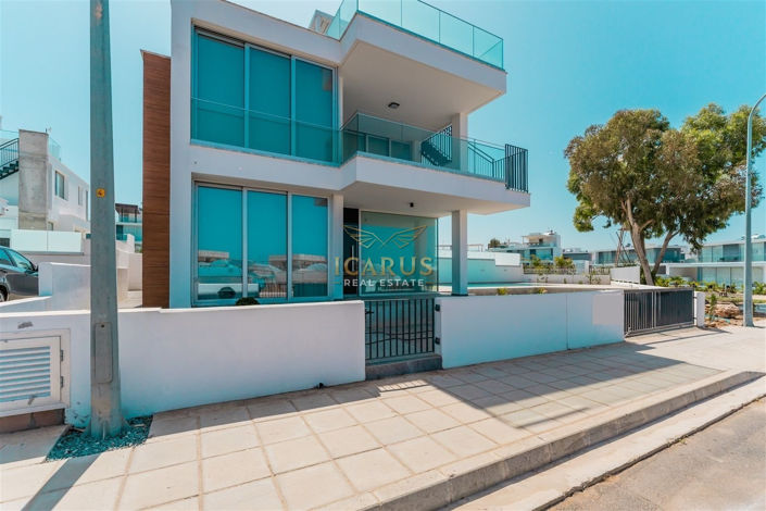 Image No.2-5 Bed House for sale