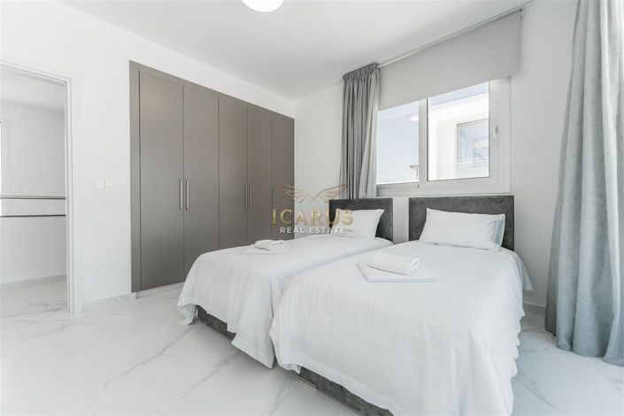Image No.21-5 Bed House for sale