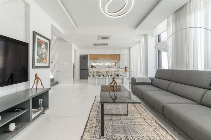 Image No.6-5 Bed House for sale
