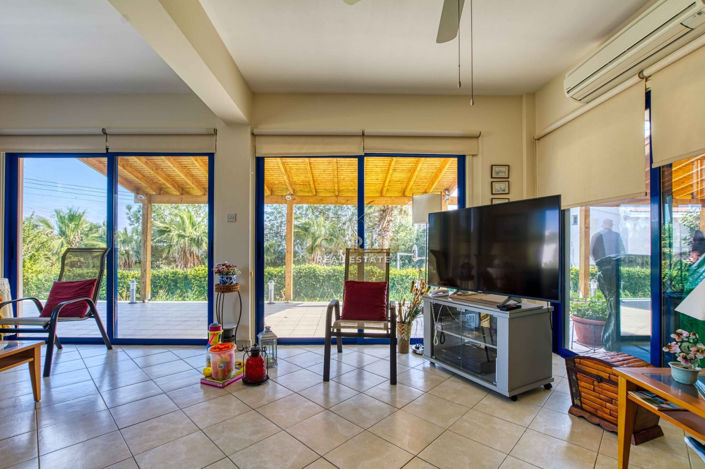 Image No.19-6 Bed House for sale