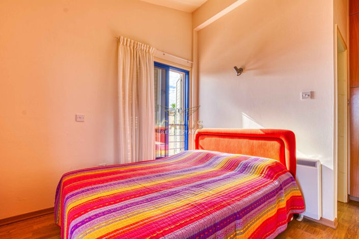 Image No.25-6 Bed House for sale