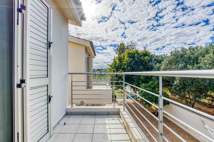 Image No.36-6 Bed House for sale