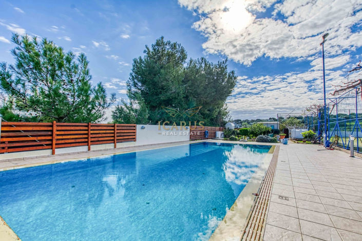 Image No.8-6 Bed House for sale