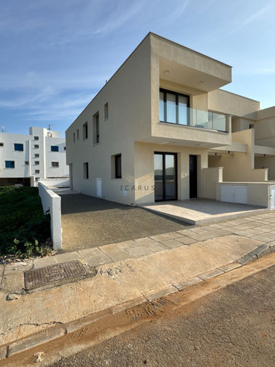 Image No.1-3 Bed House for sale
