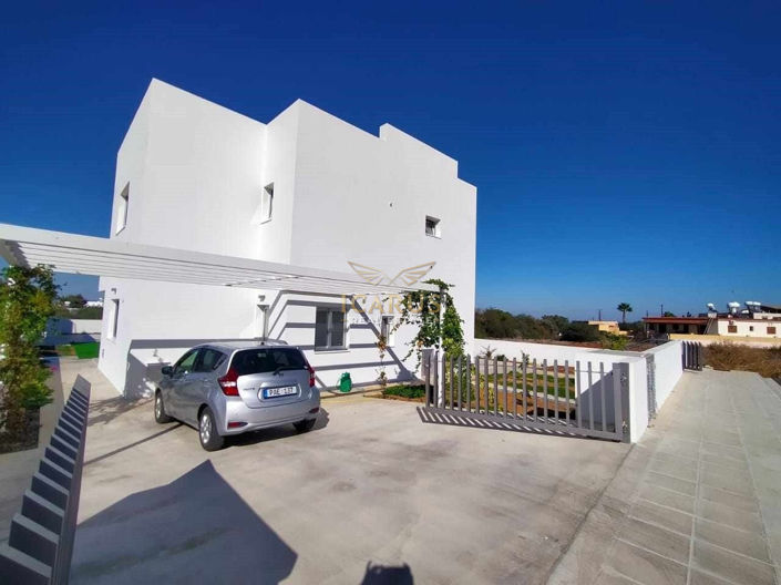 Image No.13-Maison de 4 chambres à vendre à Paralimni