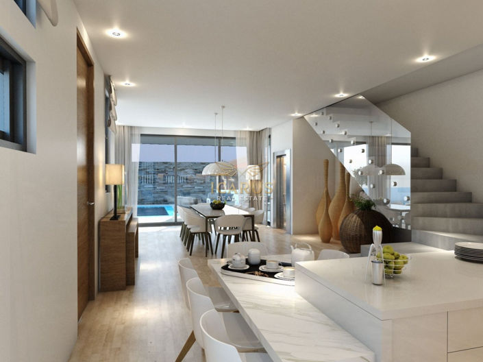 Image No.2-4 Bed House for sale