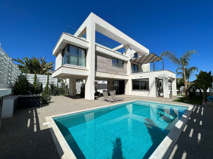 Image No.1-3 Bed House for sale