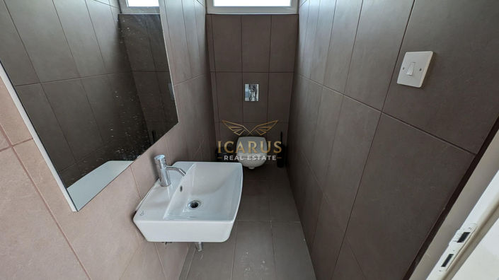 Image No.14-3 Bed House for sale