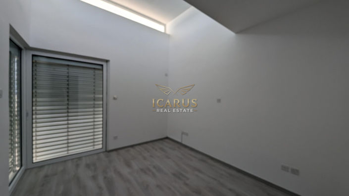 Image No.15-3 Bed House for sale