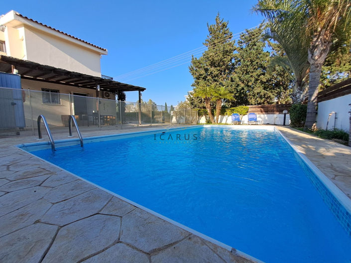 Image No.1-2 Bed House for sale