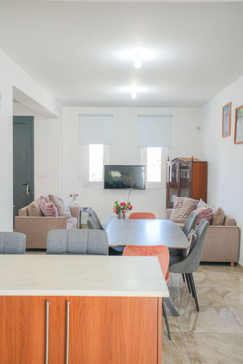 Image No.1-4 Bed House for sale