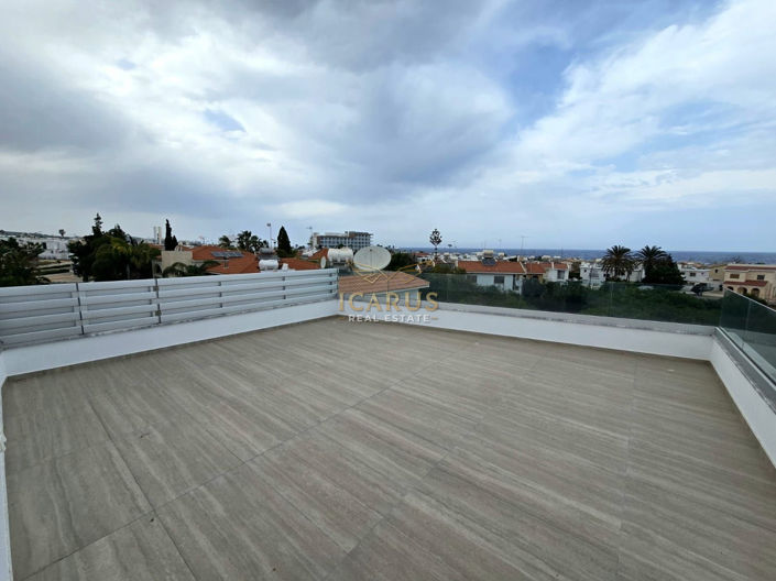 Image No.17-5 Bed House for sale