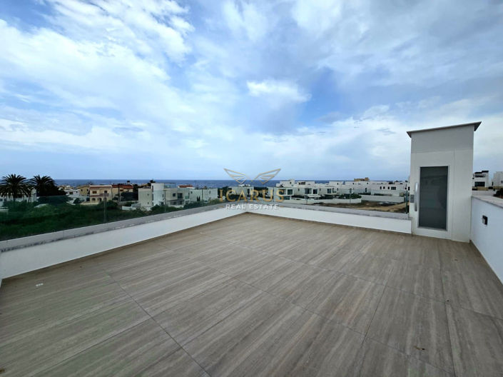 Image No.18-5 Bed House for sale