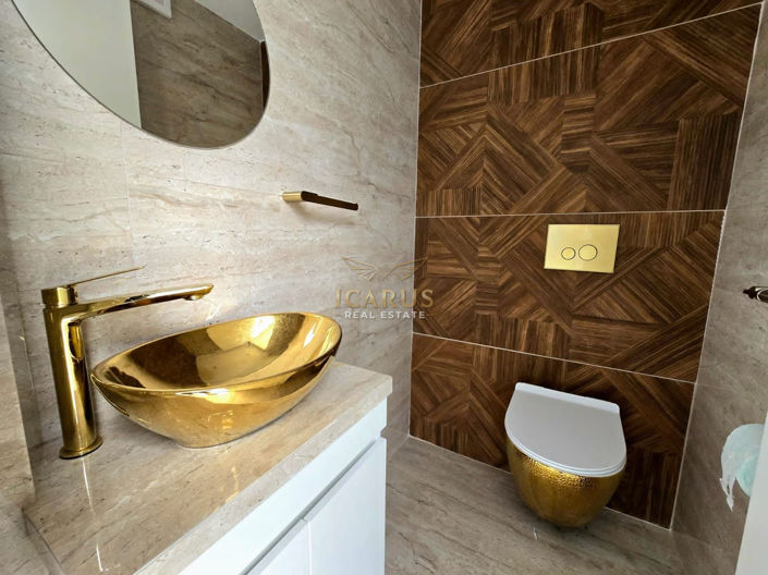 Image No.8-5 Bed House for sale