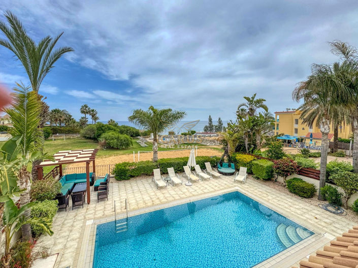 Image No.2-4 Bed House for sale