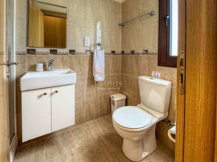 Image No.22-4 Bed House for sale