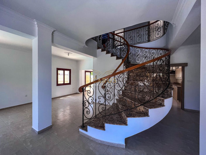 Image No.10-4 Bed House for sale