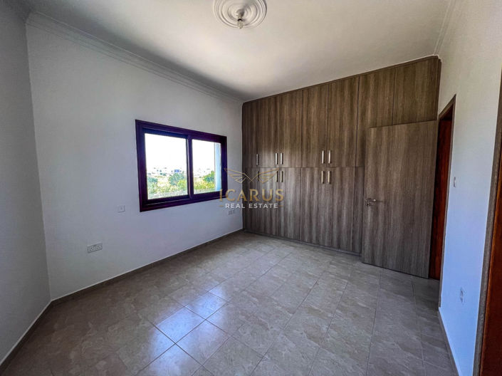 Image No.18-4 Bed House for sale