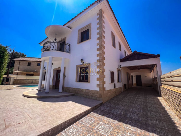 Image No.2-4 Bed House for sale