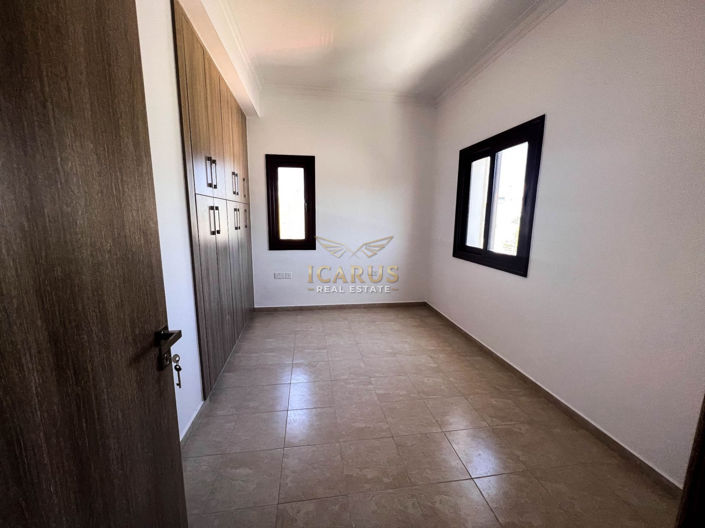 Image No.22-4 Bed House for sale