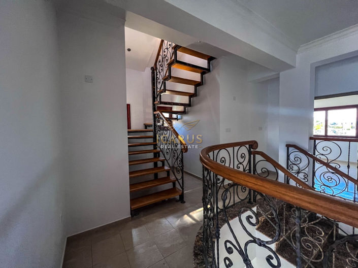 Image No.26-4 Bed House for sale