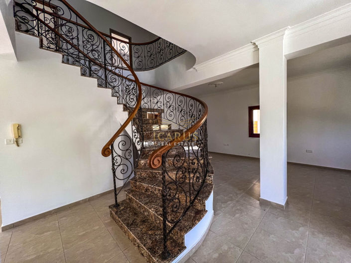 Image No.40-4 Bed House for sale