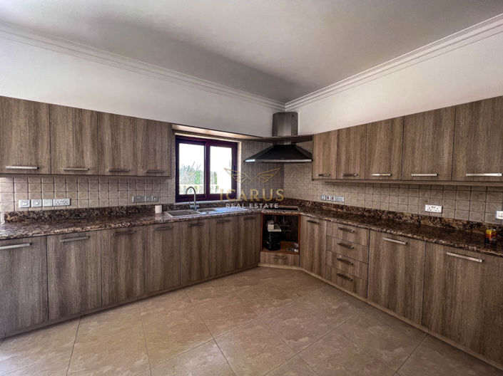 Image No.41-4 Bed House for sale